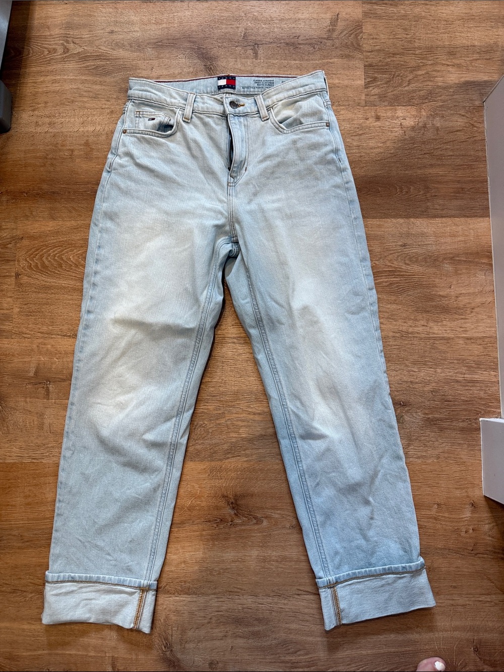 Tommy Hilfiger Light Wash Straight Leg Women's Jeans, size 6/28